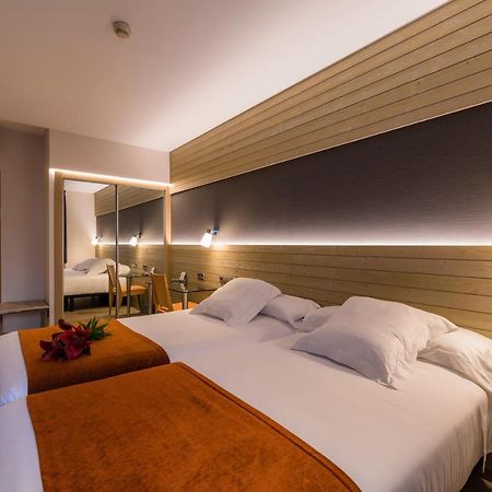 Hotel Avenida A Coruna Bagian luar foto