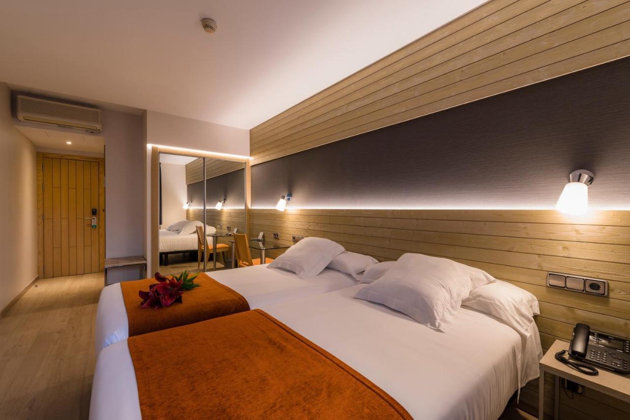 Hotel Avenida A Coruna Bagian luar foto