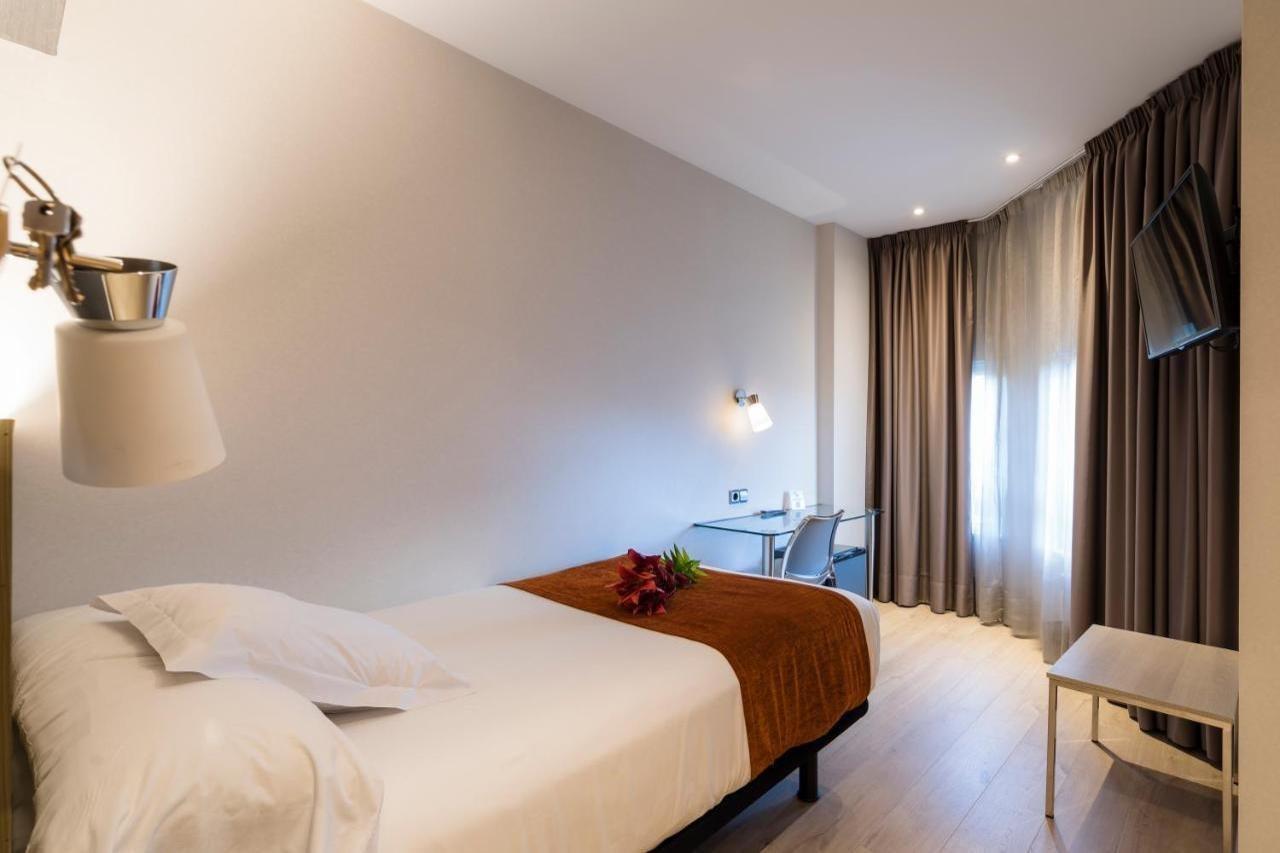 Hotel Avenida A Coruna Bagian luar foto