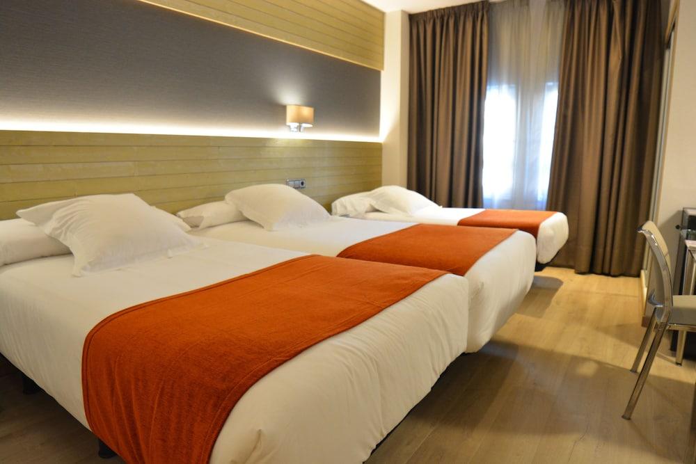 Hotel Avenida A Coruna Bagian luar foto