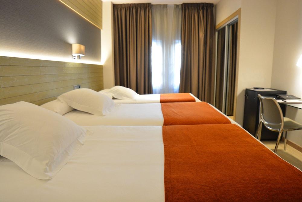 Hotel Avenida A Coruna Bagian luar foto