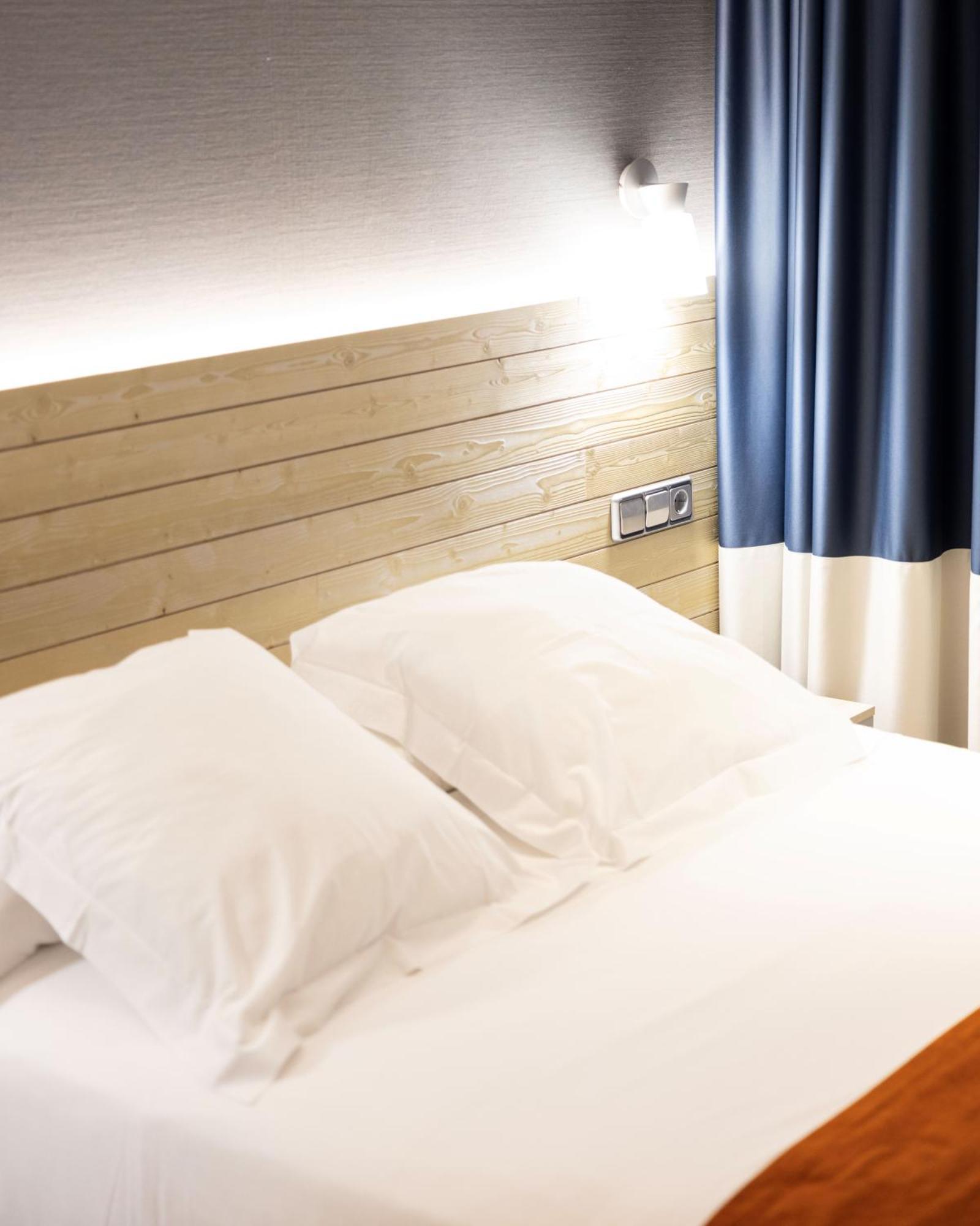 Hotel Avenida A Coruna Bagian luar foto